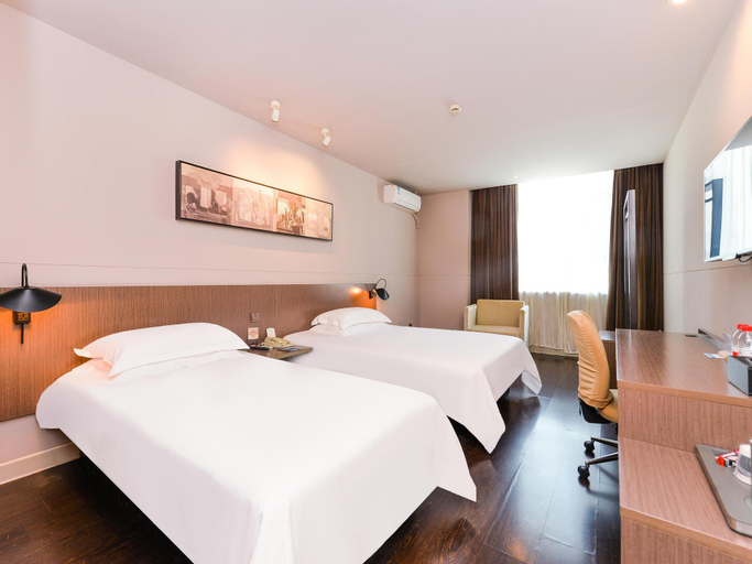 Bedroom 13