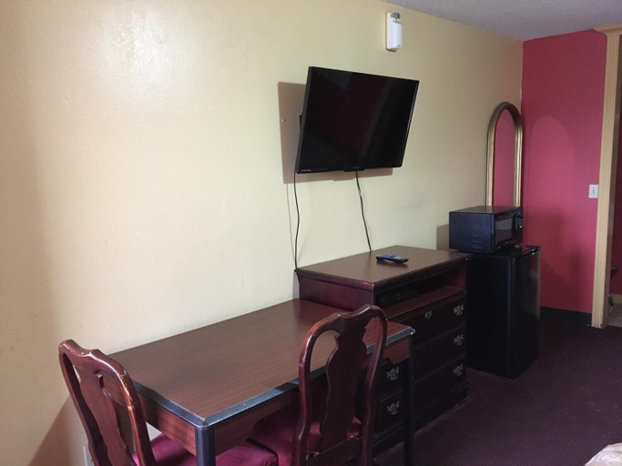 Others 5, De Leon Inn, Comanche