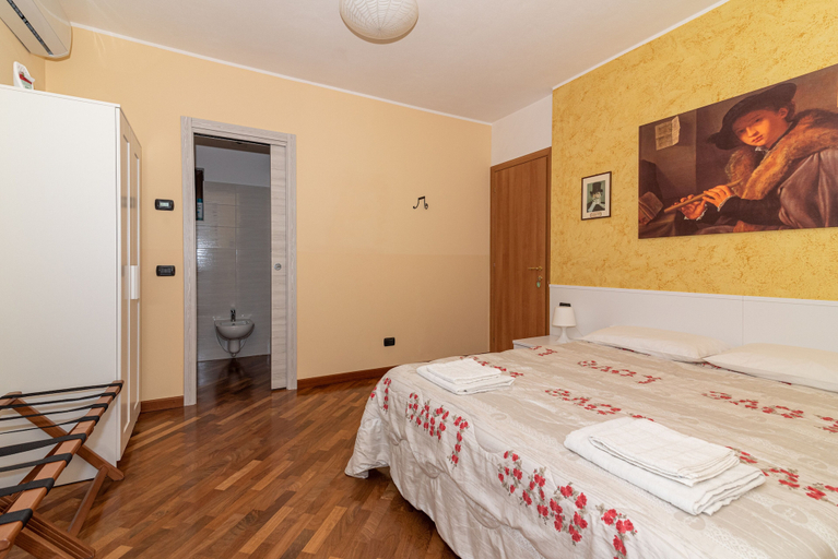 Bedroom 3, B&B Casa Della Musica Lake View, Lecco
