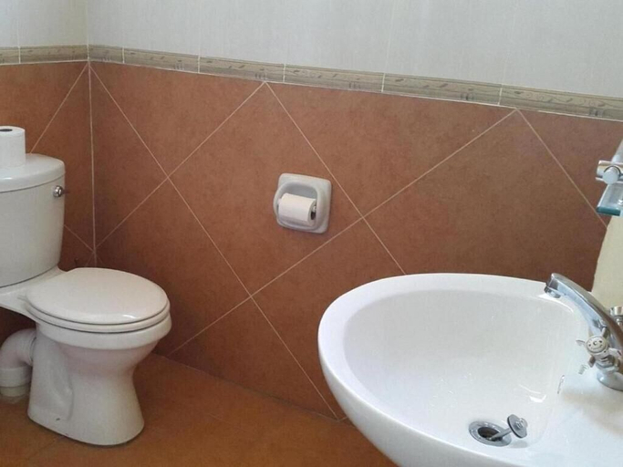 Bathroom 3, Lake Kariba Inns, Siavonga
