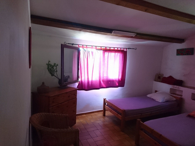 Bedroom 2, Gite Saint Roch, Aude