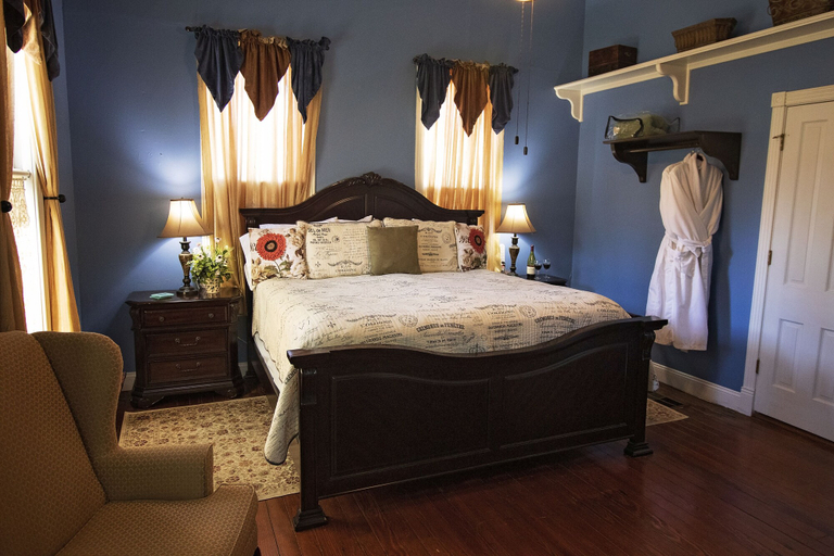 Bedroom 3, White Oak Manor Bed & Breakfast, Marion