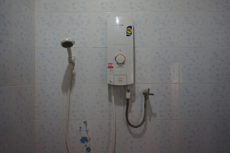 Bathroom 4, Pornnarumirt Hotel, That Phanom