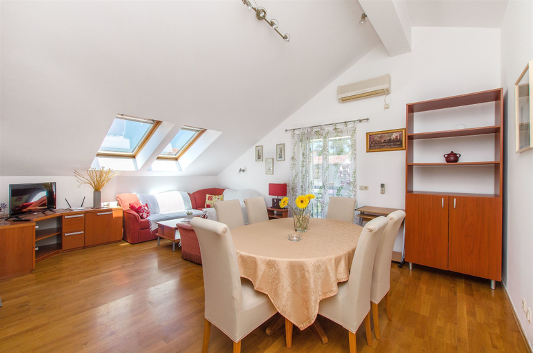 Food & Drinks, Biljana Ivanisevic Apartments, Jelsa