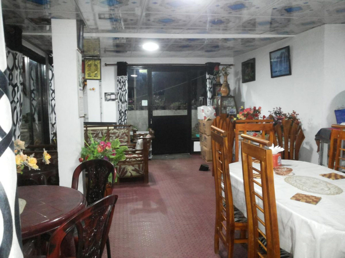 Food & Drinks 4, White Home, Haputale