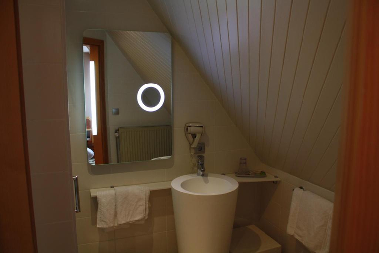 Bathroom 3, Logis Hotel Restaurant A L'etoile, Bas-Rhin