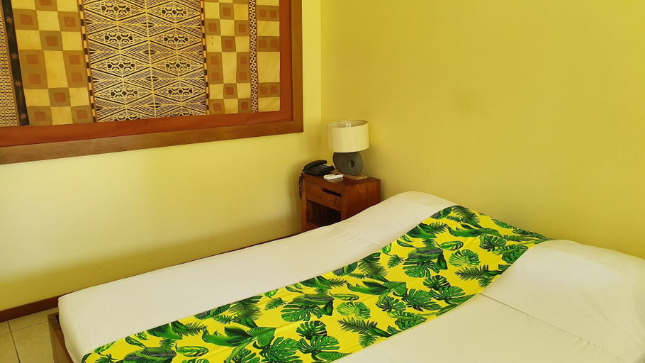 Bedroom 3, Les Tipaniers