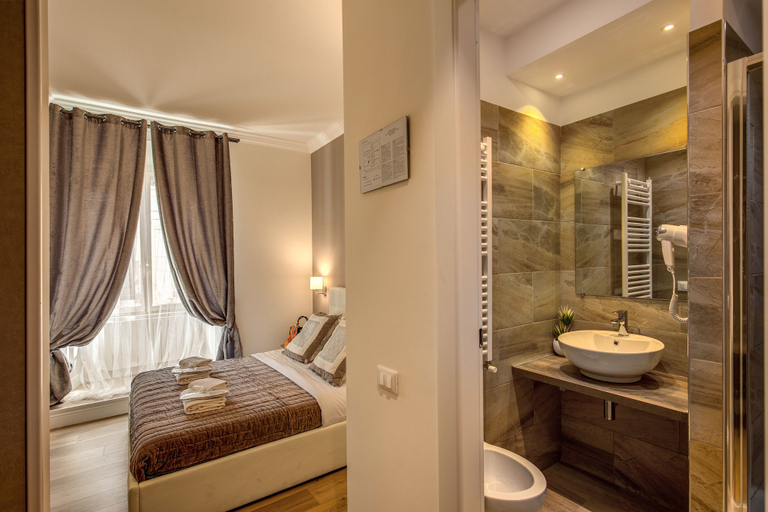 Bathroom 5, Chester Suites, Rome