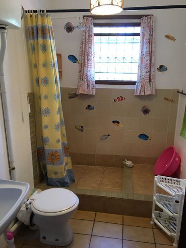 Bathroom 5, Tradewinds Lodge, Msambweni