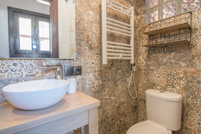 Bathroom 4, tuGuest Alhambra Apartments II, Granada