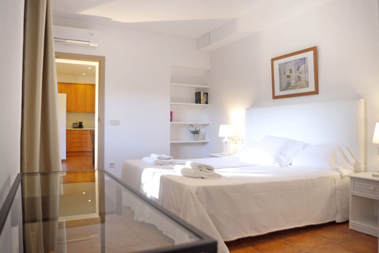 Bedroom 3, Apartamentos Beach & Golf Resort, Girona