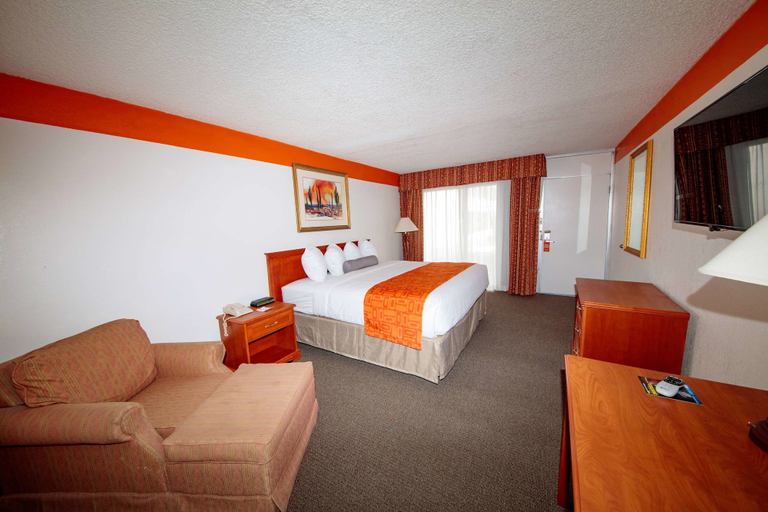 Bedroom 3, Howard Johnson by Wyndham Gallup, McKinley