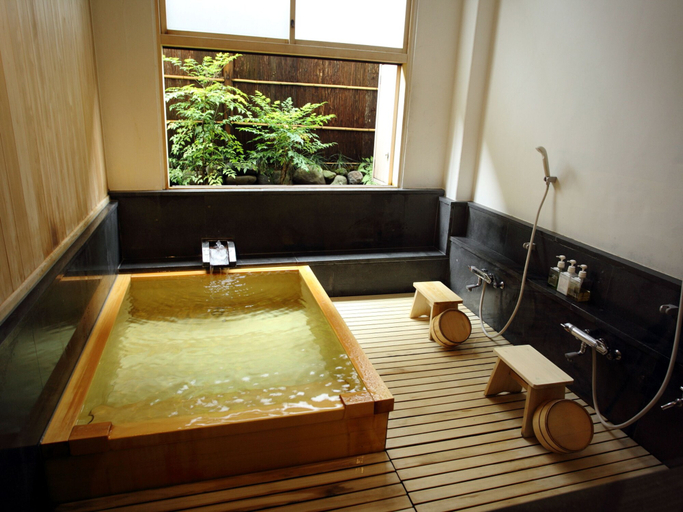 Bathroom 4, Asaba, Izu