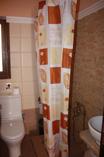 Bathroom 5, Mme Bassia, Crete