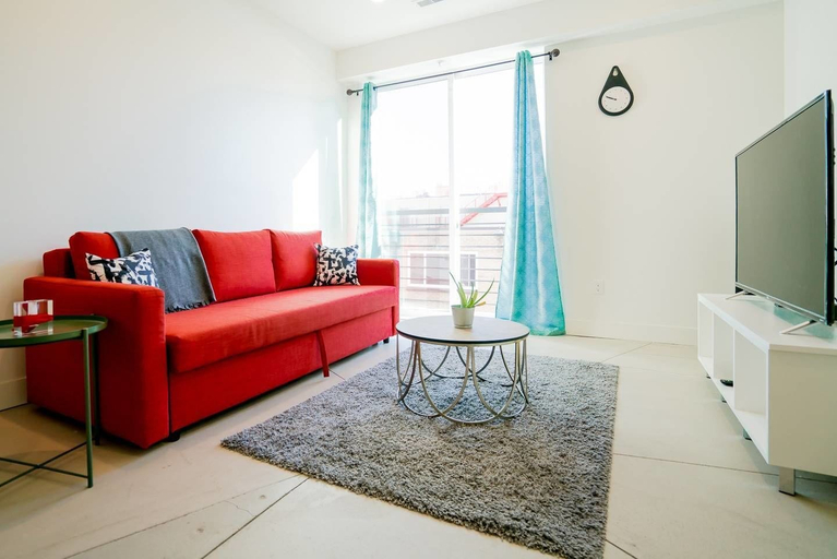 Others 5, Minimalist & Alluring Condo, Walk to Mile High, Denver