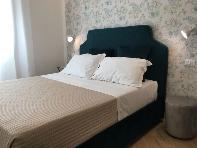 Bedroom 4, Affreschi a San Pietro, Roma