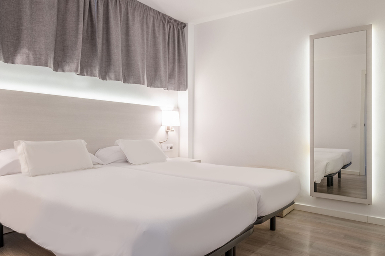 Bedroom 4, Helios Mallorca Hotel & Apartments, Baleares