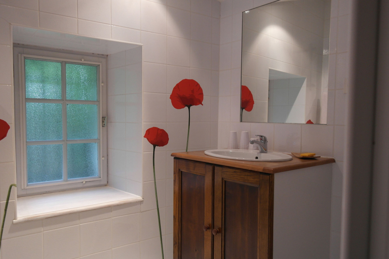 Bathroom 5, Le Petit Massigny, Vendée