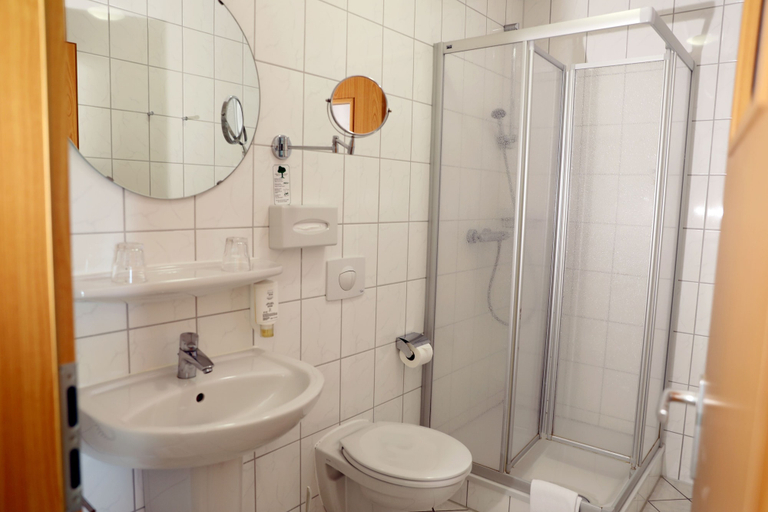 Bathroom 4, Dorf Wangerland, Friesland