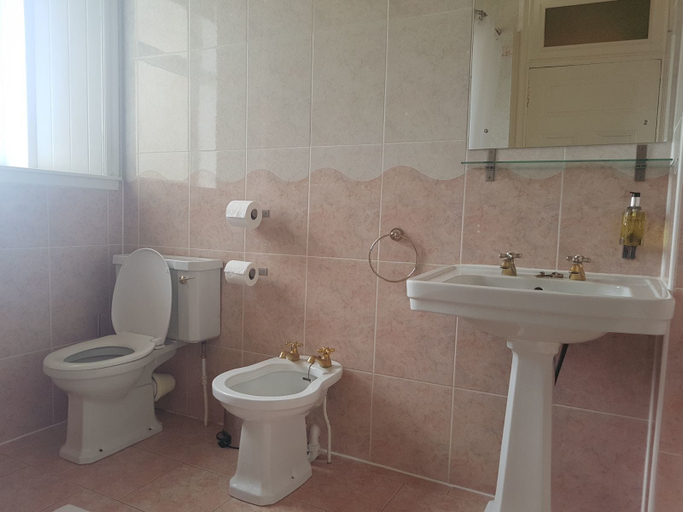 Bathroom 3, Bonkle House, North Lanarkshire