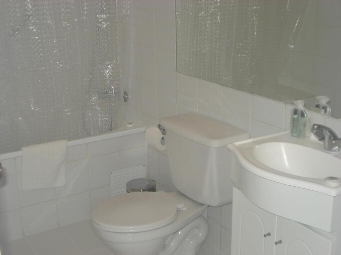 Bathroom, Hotel Ultramar, Valparaíso
