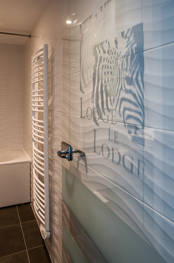 Bathroom 2, Brit Hotel Le Lodge, Bas-Rhin