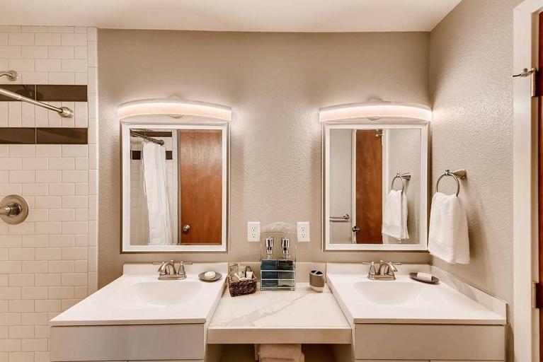 Bathroom 3, Discovery Park House, Jefferson
