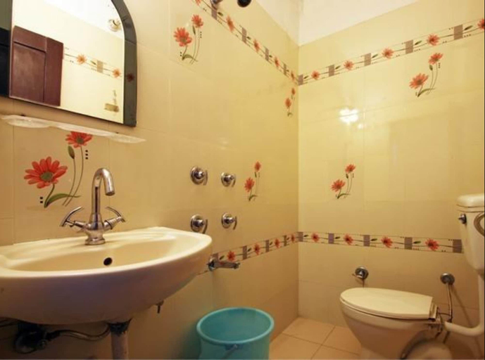 Bathroom 2, Hotel Maharaja, Ludhiana