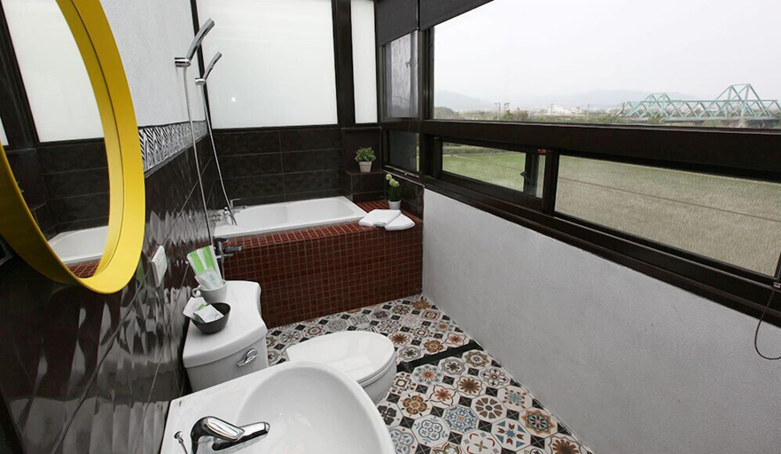 Bathroom 4, Hi Zebra Travel B&B, Yilan