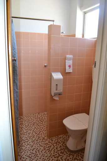 Bathroom 4, Shamrock Hotel Motel Balranald, Balranald