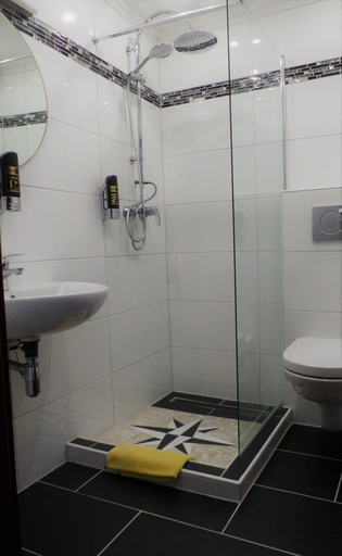 Bathroom 5, Hotel-Restaurant Dümptener Hof, Mülheim an der Ruhr