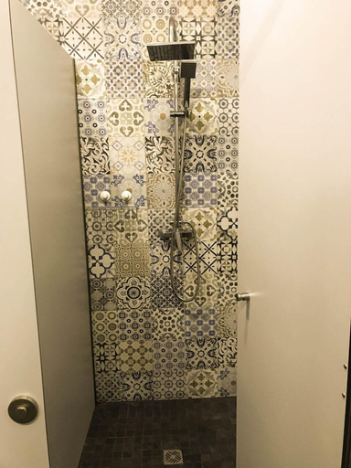 Bathroom 4, Cantagua Hostel, Valencia