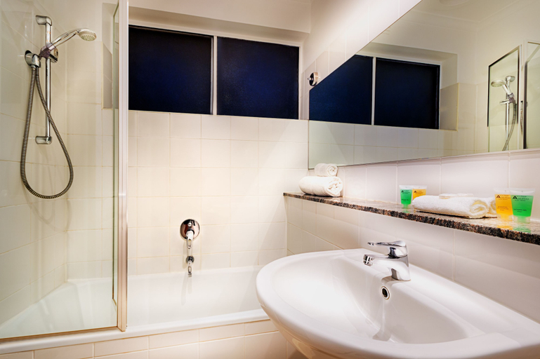 Bathroom 3, Crest on Barkly Serviced Apartments, Melbourne