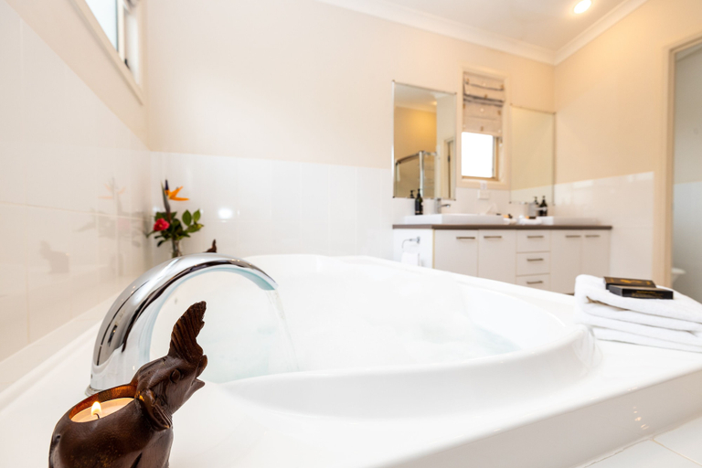 Bathroom 5, Camelot Boutique Accommodations, Tamborine Mountain