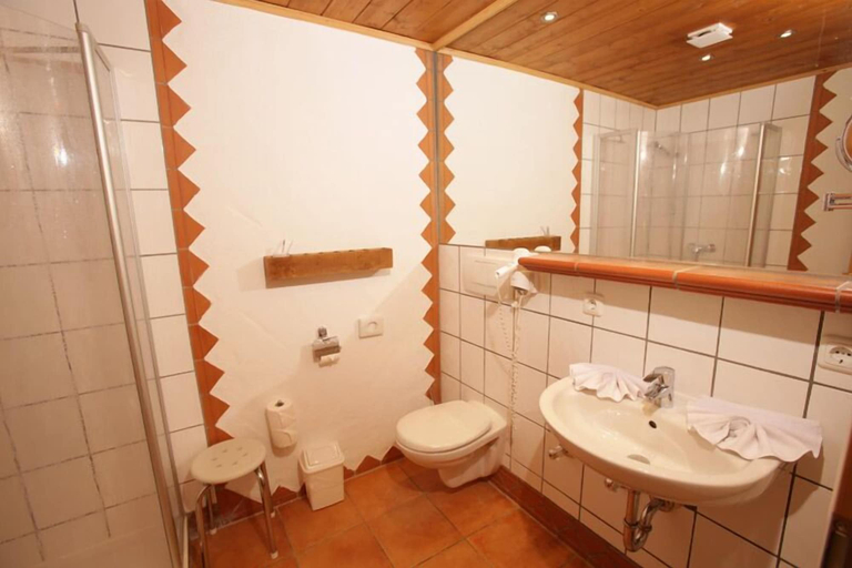 Bathroom 2, Hotel Gasthof Eder, Miesbach