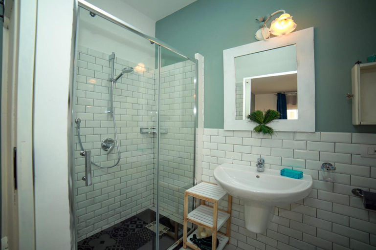Bathroom 4, Casa Minna, Napoli