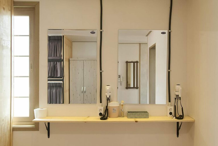 Bathroom 3, On The Stone Guesthouse 2 - Hostel, Seogwipo