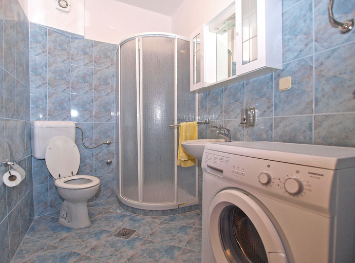 Bathroom 3, House 1277, Višnjan