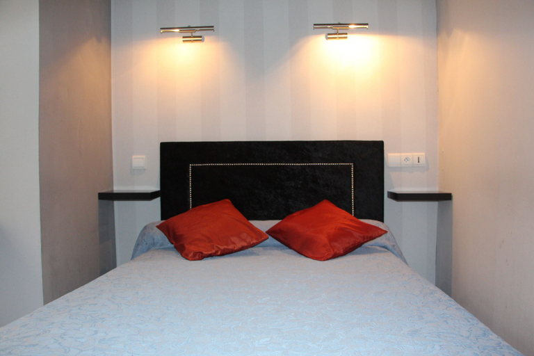 Bedroom 4, Au Chapon Fin, Vienne