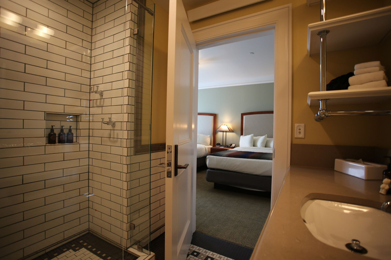 Bathroom 3, Mammoth Hot Springs & Cabins - Inside the Park, Park