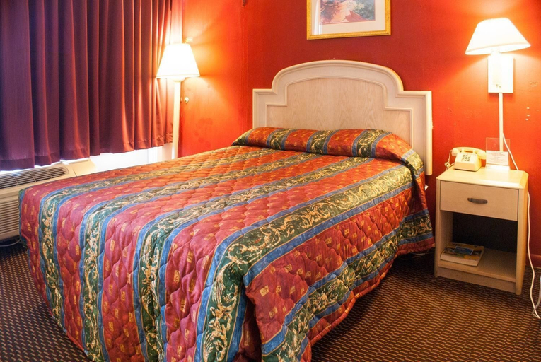 Bedroom 3, Scottish Inn Jacksonville Downtown, Duval