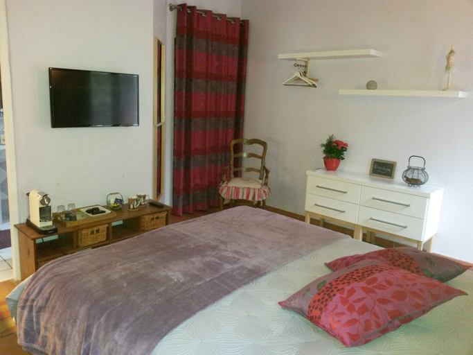 Bedroom 4, Les Mayombes, Var