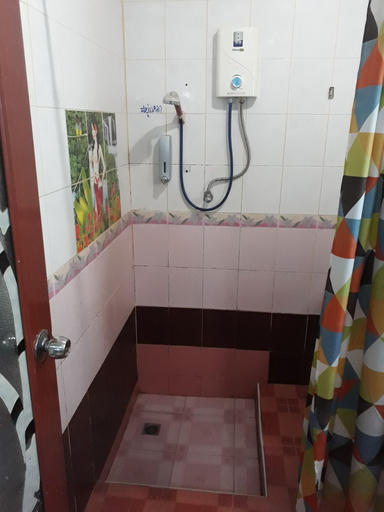 Bathroom 3, Poopreaw Resort, Pattaya