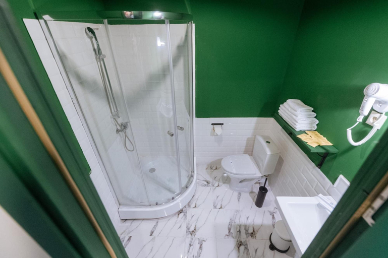 Bathroom 3, Hotel Apple Dream, Central
