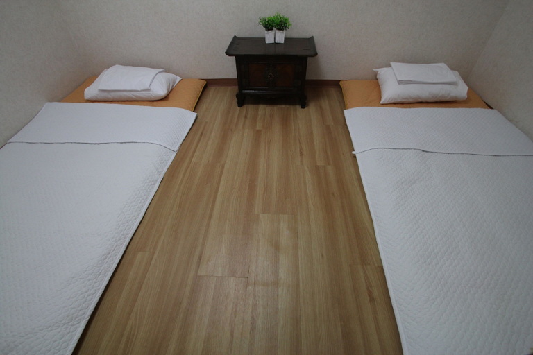 Bedroom 2, iCOS Guesthouse 1 for Female - Hostel, Mapo