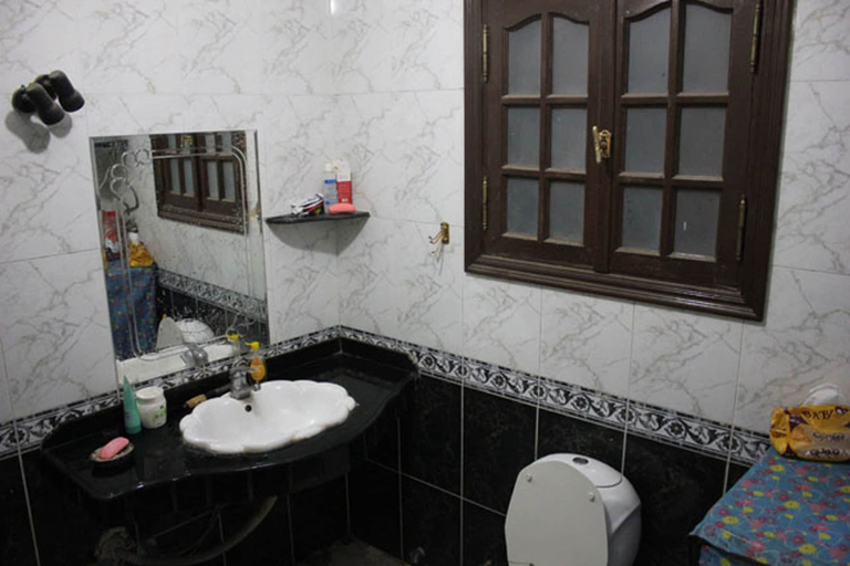 Bathroom, Pyramid Rise Apartments, Al-Ahram