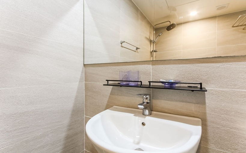 Bathroom 4, Beach Hotel, Yeongdo