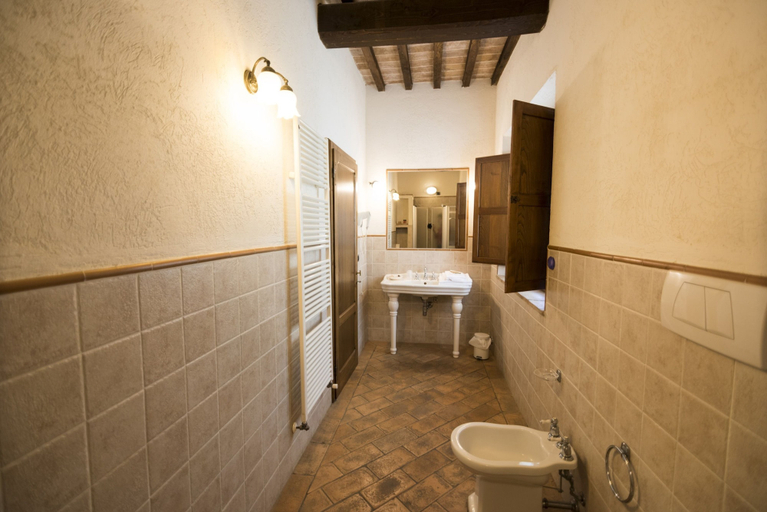 Bathroom 4, Tuscan Relais Il Serraglio, Siena