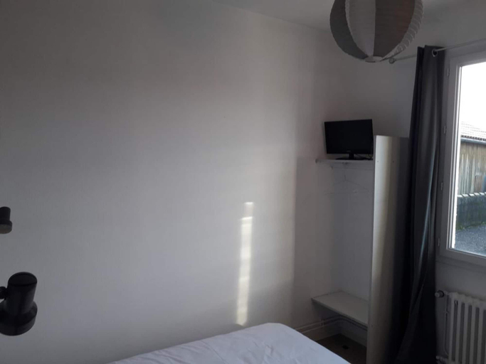 Bedroom 3, lO'berge, Gironde