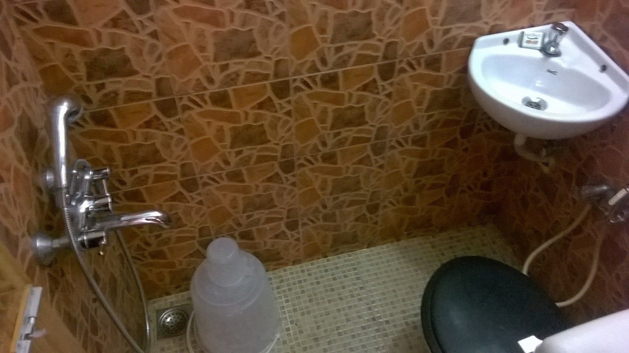 Bathroom 3, Fenn Hall, Kottayam